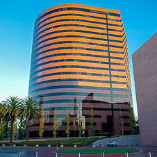  Hình ảnh thu nhỏ của cửa khoang thang máy mở tại Center Tower , Costa Mesa, California