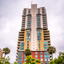  Hình ảnh thu nhỏ của cửa khoang thang máy mở tại West Ocean Towers , Long Beach, California